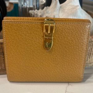 Gucci authentic leather wallet golden yellow beautiful used in good condition